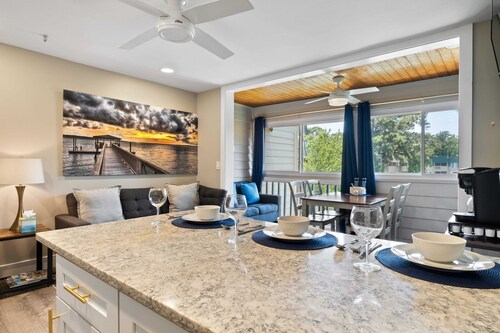 Beautiful Condo TheSpa Resort w/Indoor Outdoor Pools Hot Tub Tennis Water Front!