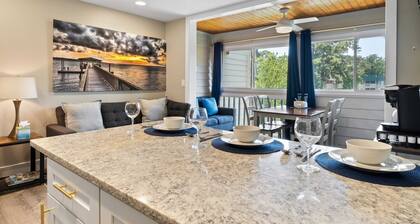 Beautiful Condo TheSpa Resort w/Indoor Outdoor Pools Hot Tub Tennis Water Front!