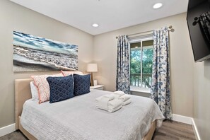 1 bedroom, free WiFi, bed sheets - Beautiful Condo TheSpa Resort w/Indoor Outdoor Pools Hot Tub Tennis Water Front! (Hilton Head Island)