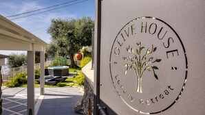 Unclassified image, 3 of 31, button - Olive House, luxury retreat (furore)
