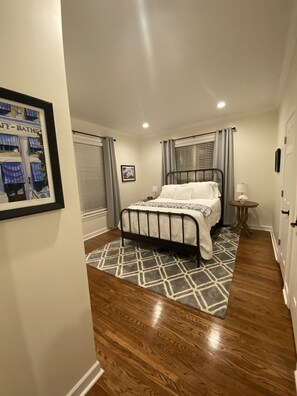 3 bedrooms, in-room safe, iron/ironing board, travel cot