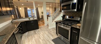 Downtown Hot Springs and Bathhouse Row!! Minutes from all amenities!!
