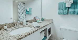 Shower, hair dryer, towels, soap - Ocean front comfy condo w/kitchen, sleeps 4 (Myrtle Beach)