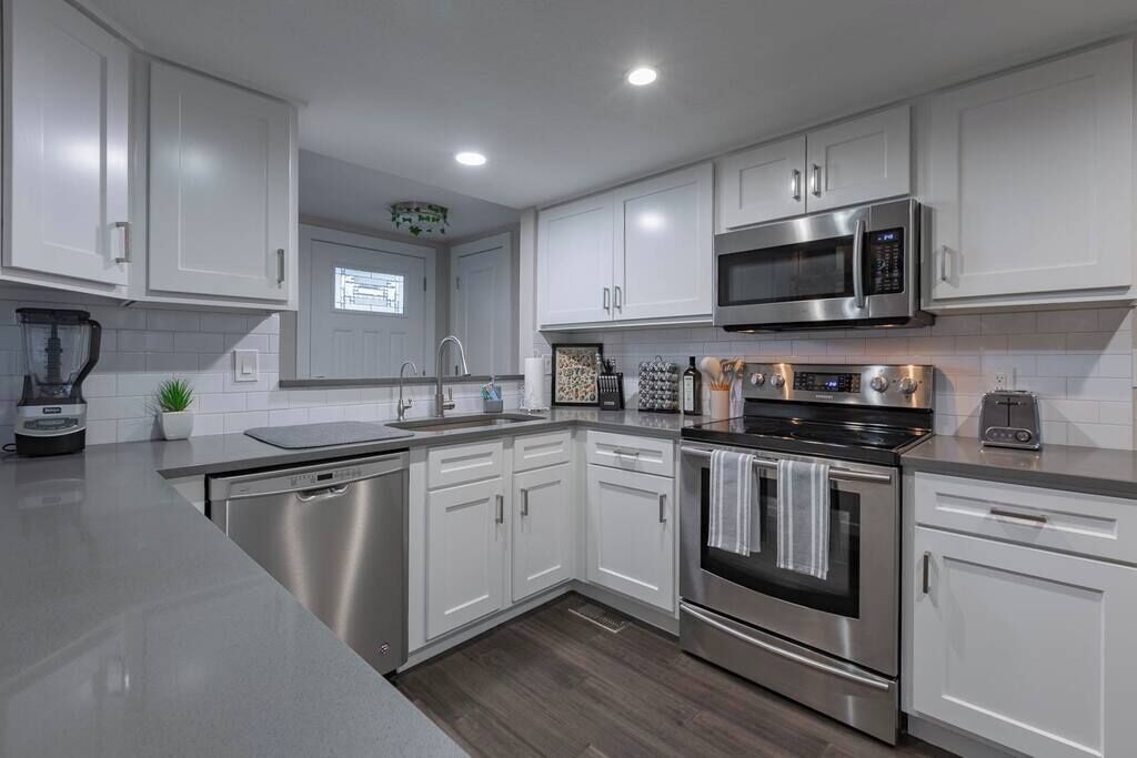 雪櫃、微波爐、焗爐、爐具