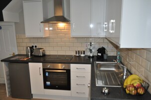 Apartment, 1 Bedroom (Church Street) | Private kitchen