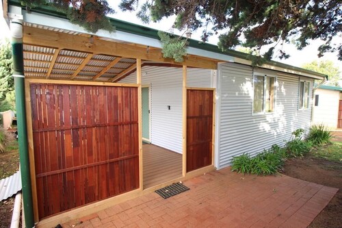 Riverscape Cottage No.5 - Riverscape - unit 5 with views over the Blackwood River and cosy fire place