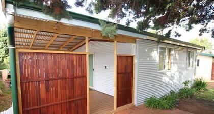 Riverscape Cottage No.5 - Riverscape - unit 5 with views over the Blackwood River and cosy fire place