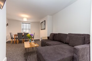 Apartamento, 2 quartos | Quartos à prova de som, roupa de cama