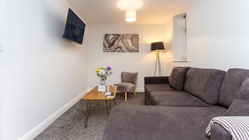 Apartemen, 2 kamar tidur | Kedap suara dan seprai linen