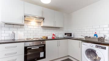 Apartemen, 2 kamar tidur, lantai dasar | Kedap suara dan seprai linen