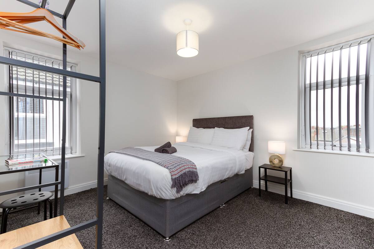 Apartment, 2 Schlafzimmer | Schallisolierte Zimmer, Bettwäsche