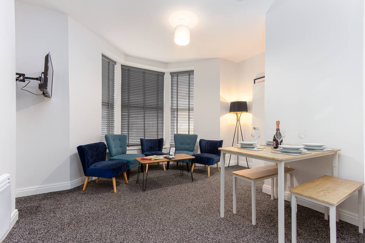 Apartment, 2 Schlafzimmer, Erdgeschoss | Schallisolierte Zimmer, Bettwäsche