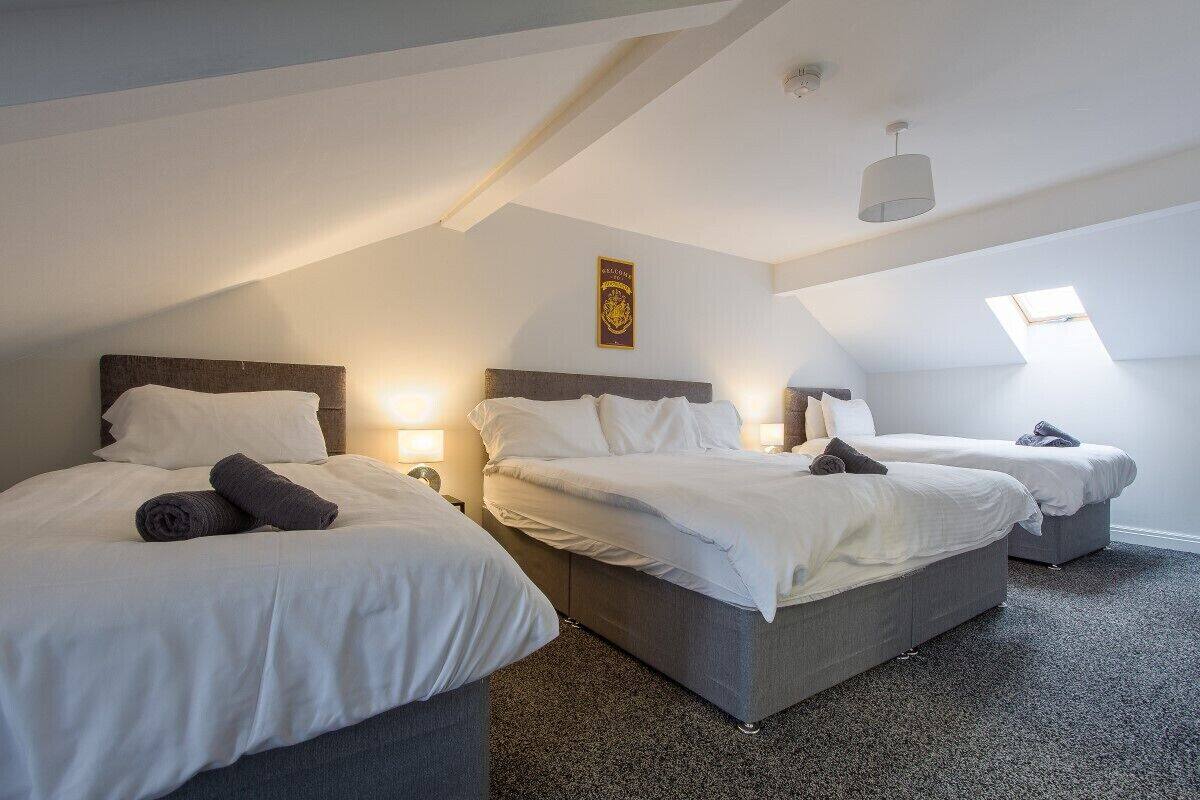 Suite, 1 Schlafzimmer (Sorcerer) | Schallisolierte Zimmer, Bettwäsche