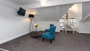 Suite, 1 Bedroom (Sorcerer) | Soundproofing, bed sheets - Kings Court (Blackpool)