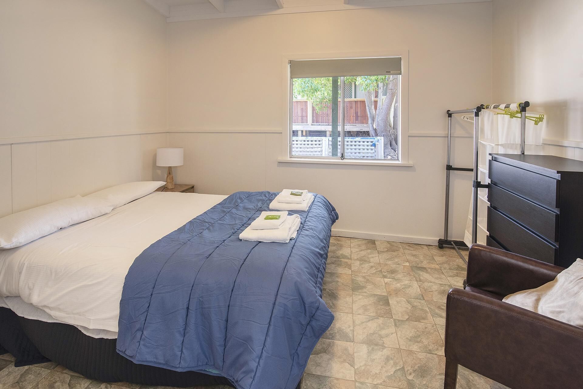 3 bedrooms, internet, bed sheets