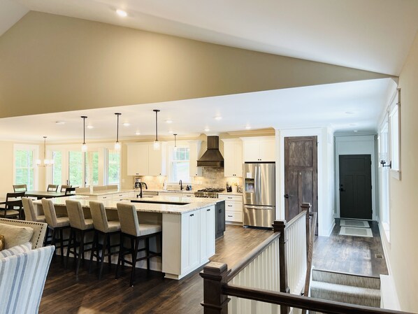 Fridge, microwave, oven, stovetop - Golfers and Skiers Delight! Amenities galore in Boyne Mountain ski in/out fast! (Boyne Falls)