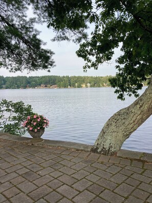 Property grounds - Fabulous Lake house with spectacular views (Amherst)