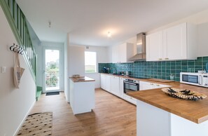 Réfrigérateur, micro-ondes, four, lave-vaisselle