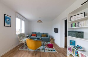 TV, fireplace, offices - Avel Vaez - Charming house at 2 steps from the Aber Wrach (Landéda)