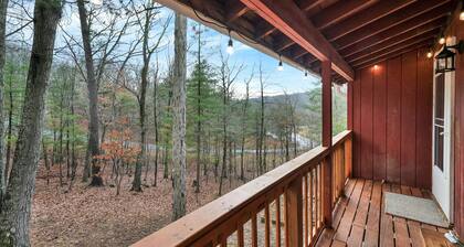 Cozy Cabin with Chill Vibes & Modern Conveniences