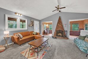 Smart TV, fireplace