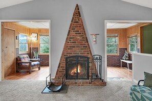 Interior - Cozy Cabin with Chill Vibes & Modern Conveniences (Hedgesville)