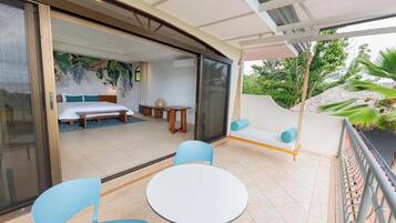 Ocean Suite with Jacuzzi | Balcon