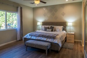 3 bedrooms, desk, iron/ironing board, travel cot - Prescott Perfection,  elegant 3 bedroom home (Prescott)