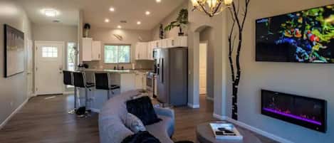 スマートテレビ、暖炉