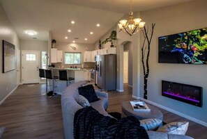 Smart TV, fireplace