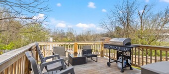 Pet Friendly/4 BR/2 Game Rooms w/Pool Table & Xbox, 10 Min to Downtown, Sleeps 8