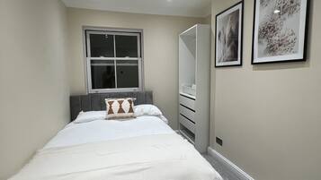 2 bedrooms, travel crib, free WiFi