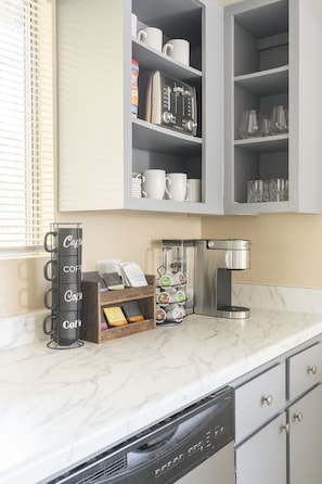 Interior - Walkable condo in heart of vibrant D/n Redmond,  m/s from Microsoft, woodinville (Redmond)