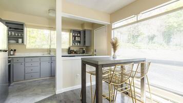 Fridge, oven, stovetop, dishwasher