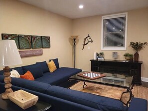 Smart-TV, peis, DVD-spiller og fotballspill