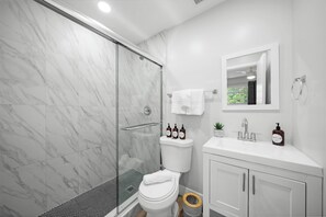 Bathroom - Bayview Regency Apartments By Lowkl (Fort Lauderdale)