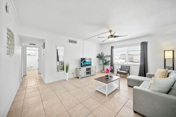 Apartamento conforto | Área de estar | Smart TV 42 polegadas com canais digitais