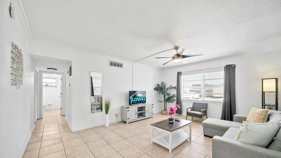 Bayview Regency Apartments By Lowkl