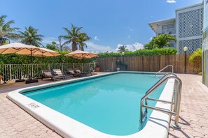 Sun deck - Bayview Regency Apartments By Lowkl (Fort Lauderdale)