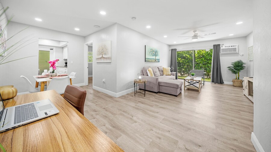 Bayview Regency Apartments By Lowkl