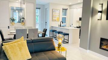 TV connectée, cheminée, baby-foot