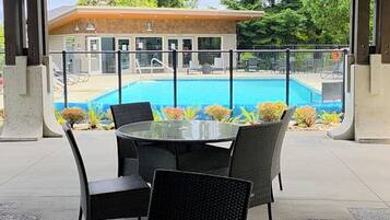 Piscine extérieure, piscine chauffée