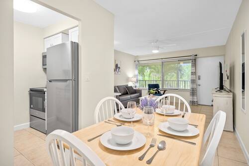 Deluxe 1-Bedroom Two Double w/ Kitchen & Sofa Bed | Dining room