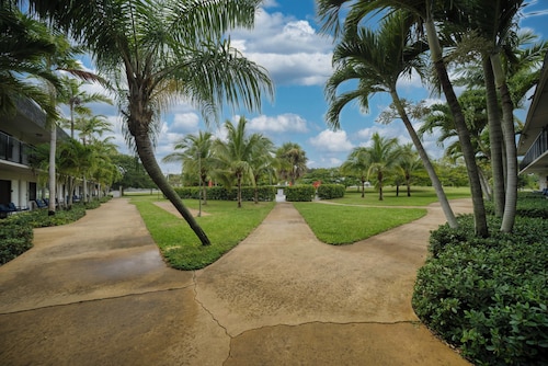 Riverwatch Apartments by Lowkl