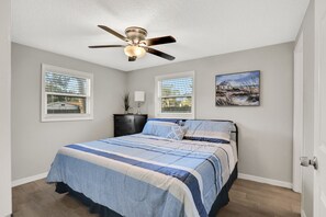 5 bedrooms, iron/ironing board, WiFi, bed sheets