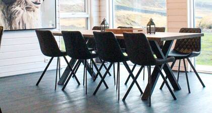 Fensalir · hot tub, sauna, EV – 3BR + guesthouse near Golden Circle, sleeps 8