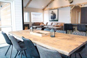 Dining - Fensalir · hot tub, sauna, EV – 3BR + guesthouse near Golden Circle, sleeps 8 (Grímsnes- og Grafningshreppur)
