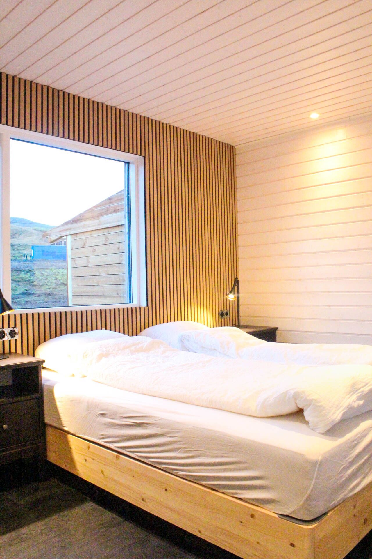 4 bedrooms, desk, iron/ironing board, travel cot