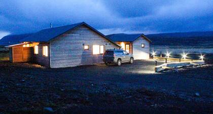Sensational cabin with hot tub, sauna, fire place, 85" TV and magical views