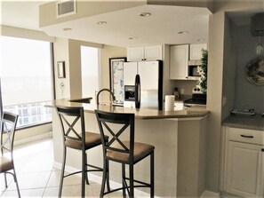 Fridge, microwave, oven, stovetop - Beautiful Penthouse Style on Clearwater Beach (Clearwater)
